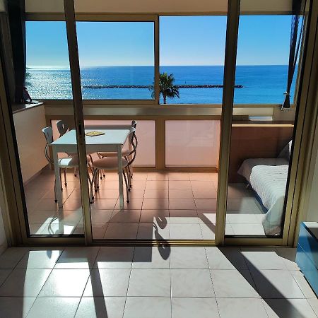 Grand Studio Bord De Mer- Acces Direct Aux Plages Saint-Laurent-du-Var Εξωτερικό φωτογραφία