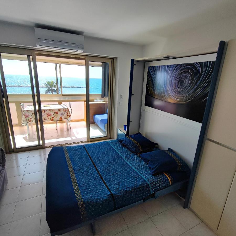 Grand Studio Bord De Mer- Acces Direct Aux Plages Saint-Laurent-du-Var Εξωτερικό φωτογραφία